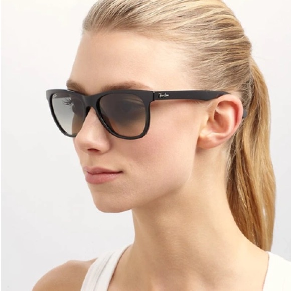 Ray-Ban Black/Grey Gradient Unisex Sunglasses Rb4184